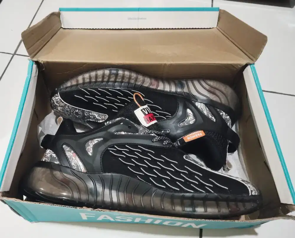 New Sepatu fashion UK 42 impor langsung dari China