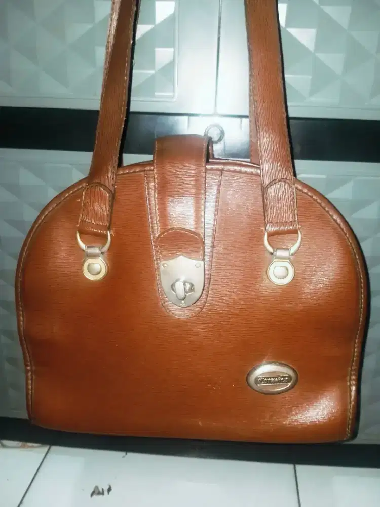 Sling Bag
CORSSICA
Sophie Paris