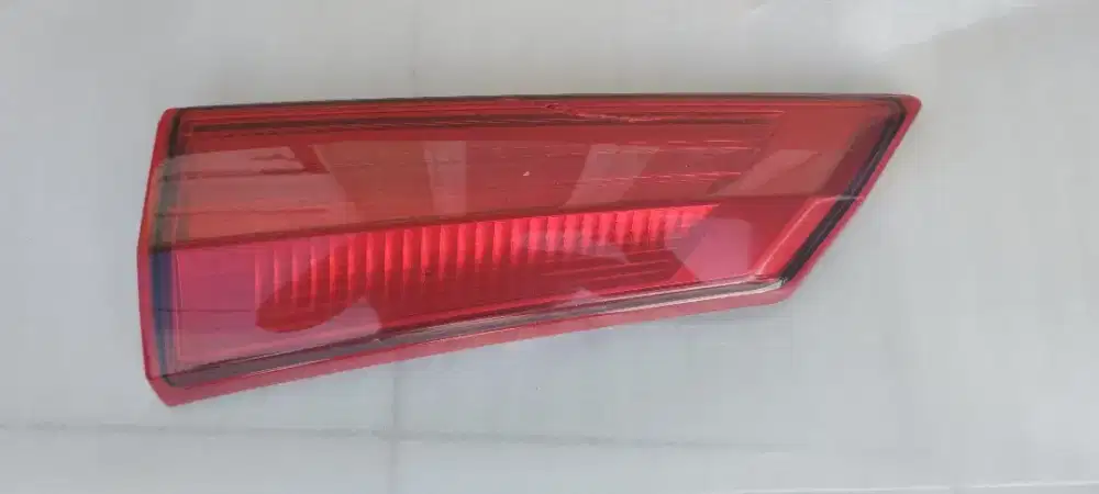 Mata kucing belakang calya sigra