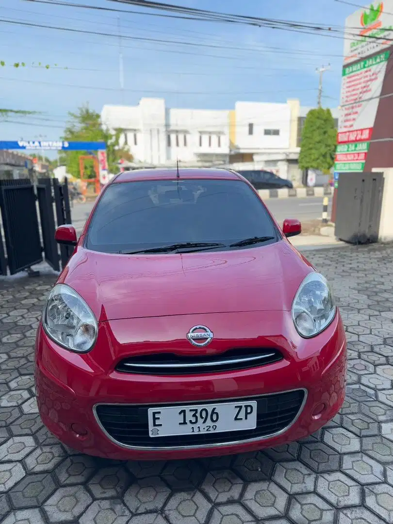 Nissan march 2011 merah matik low KM