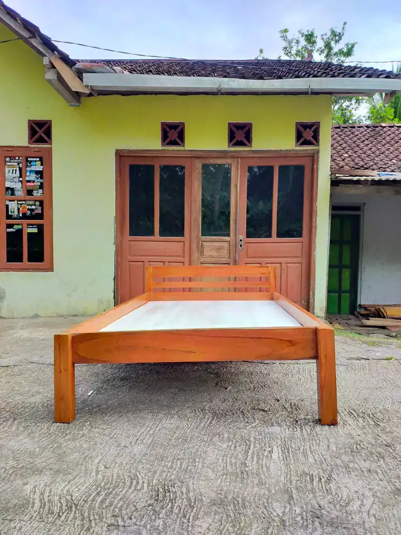 Tempat tidur murah