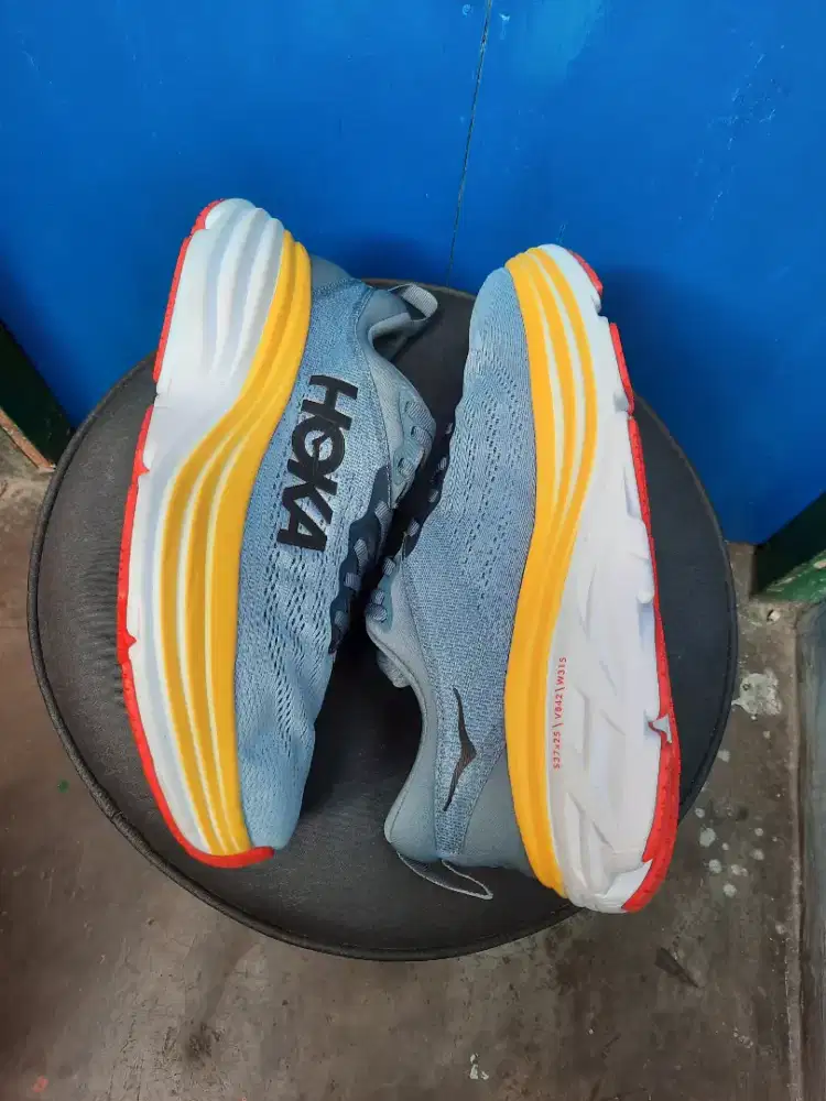 HOKA ONE ONE BONDI 8