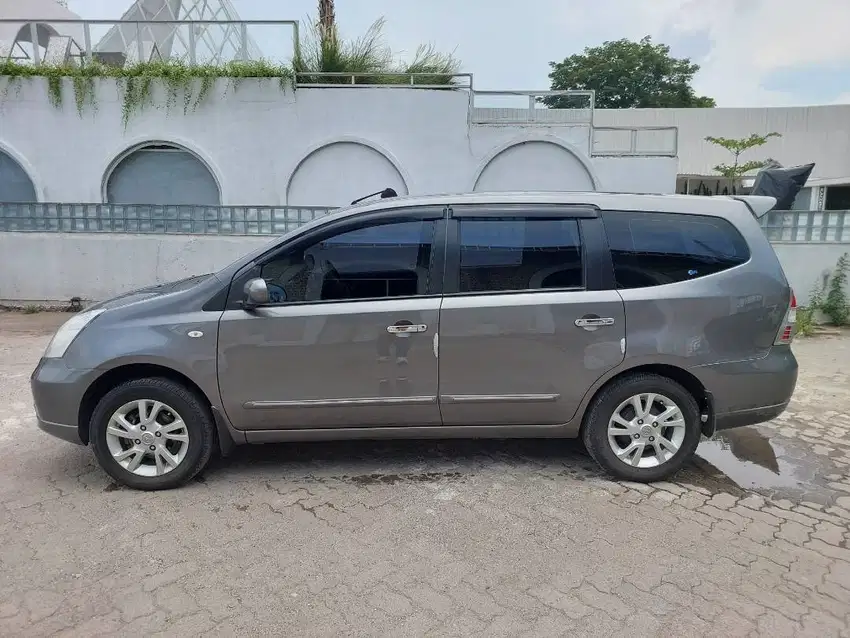 Dijual mobil kesayangan Nissan Grand Livina XV 2011 pajak panjang