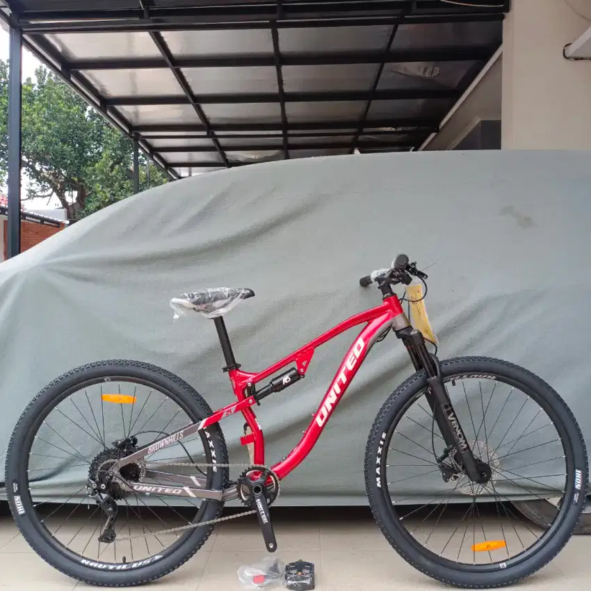 UNITED BROWNHIILLS T2 NEW 29ers Red Grey Baru