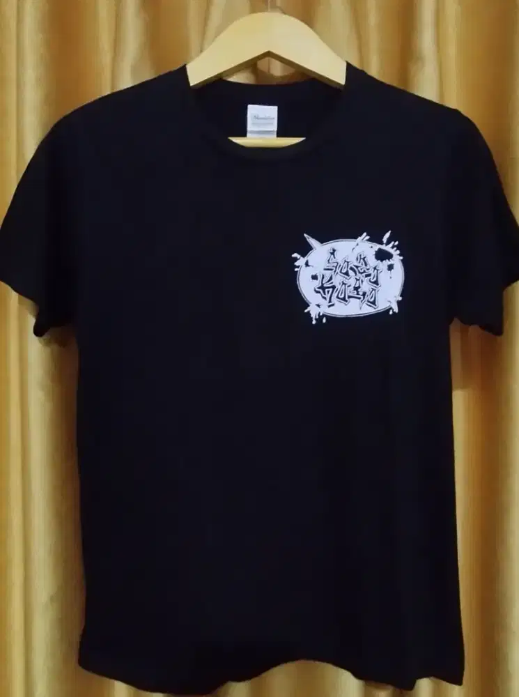 T'Shirt Lengan Pendek Motif Artistik