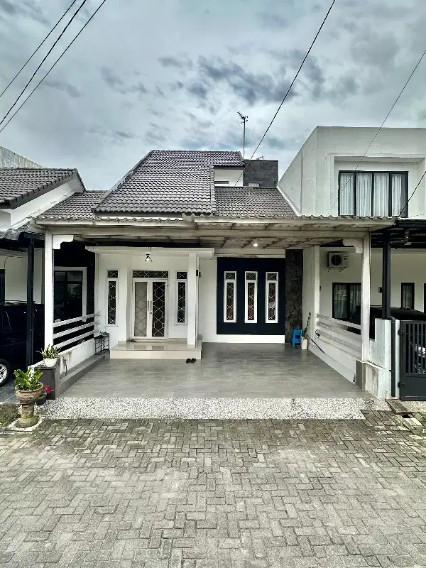 RUMAH DALAM KOMPLEK MEWAH