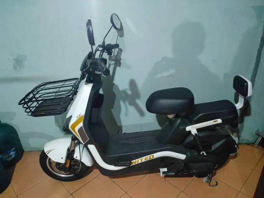 Jual Sepeda Listrik Second Kondisi Baru United Bike Salvador SE Putih