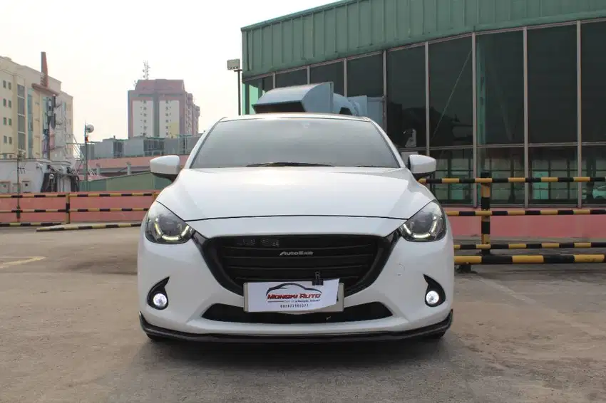 [TDP 7JT] Mazda 2 GT 2016 hatchback at matic putih antik modifikasi R