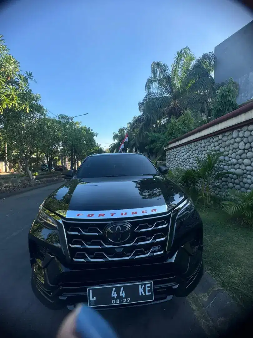 Mobil FORTUNER 2.8 VRZ 4x2 AT TAHUN 2022