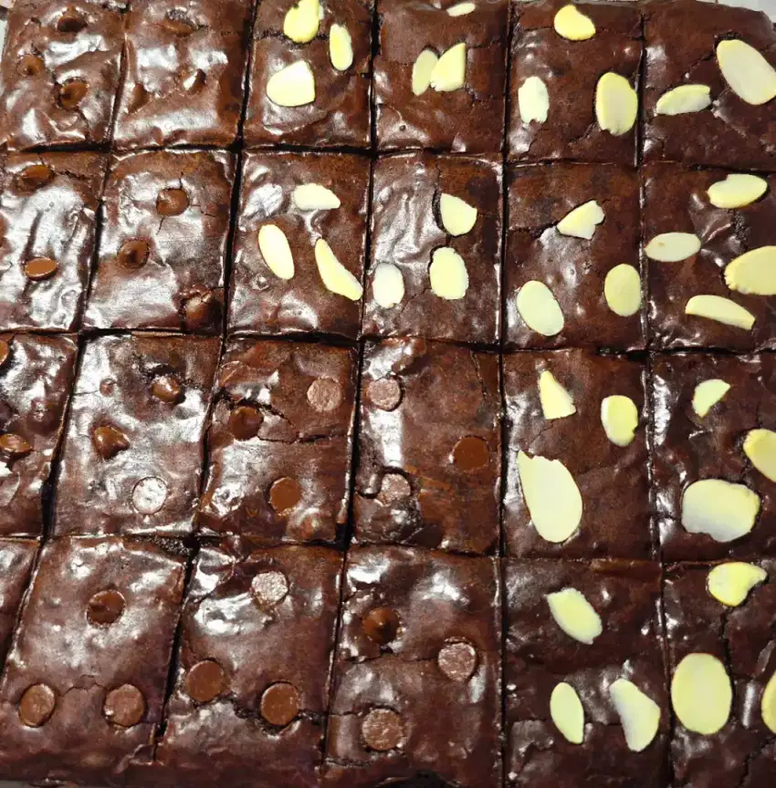 Fudgy Brownies yang moist dan nyoklat atau coklat banget