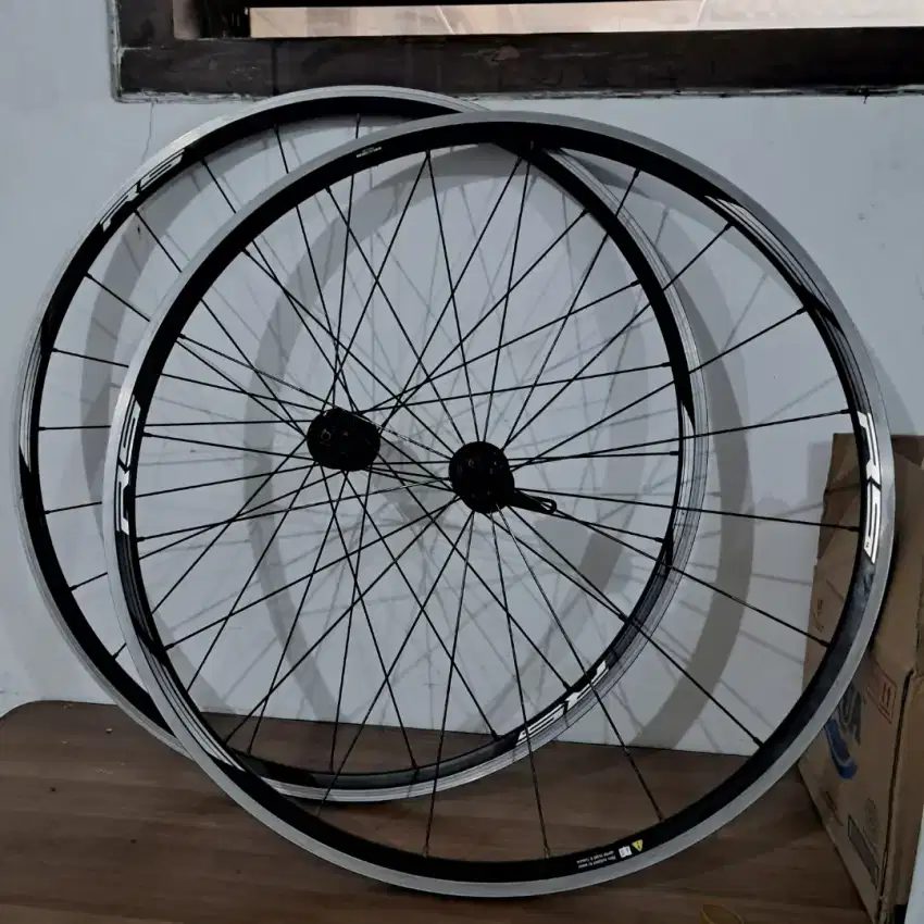 Wheelset shimano rs010 roadbike rimbrake original