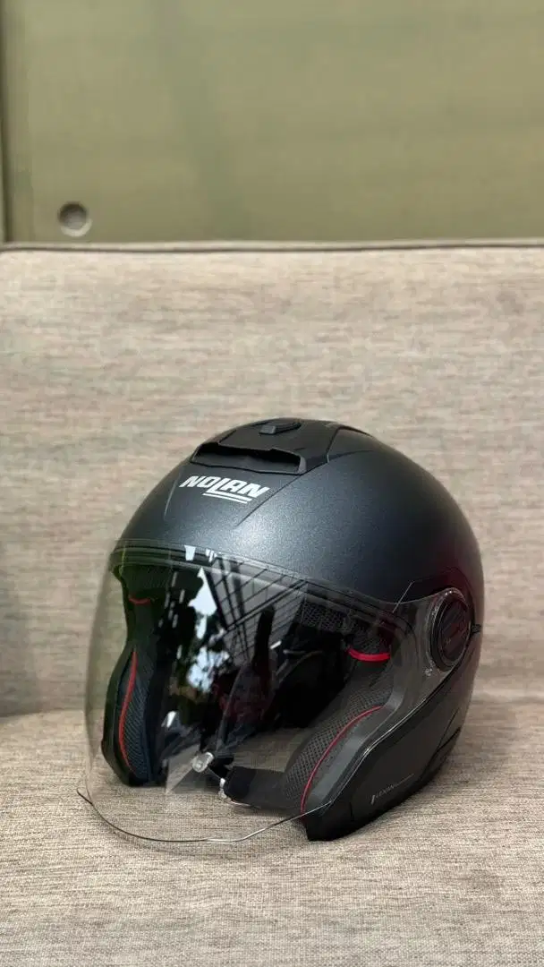 Helm Nolan N40 hitam mulus