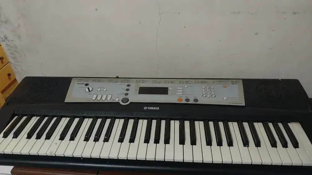 Yamaha PSR E203