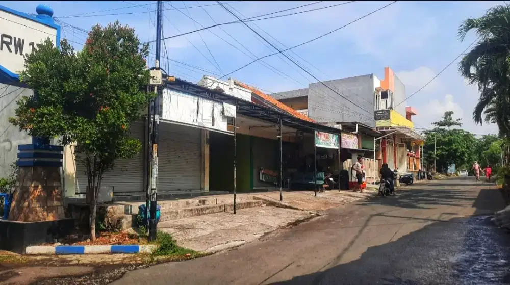 Dijual MURAH Rumah Siap jadi juragan KOS dan TOKO, LT = 250 m²