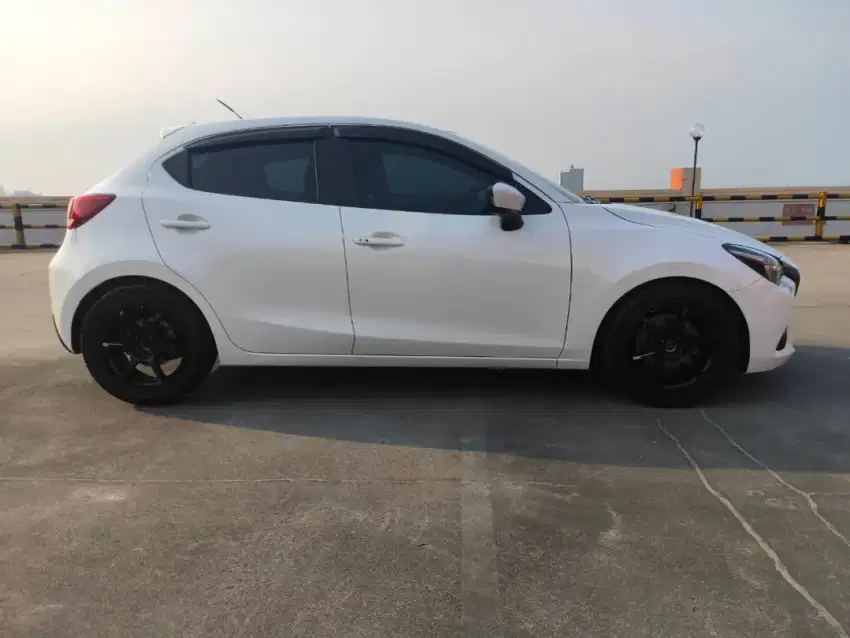 Mazda2 AT type R skyactiv look jdm style