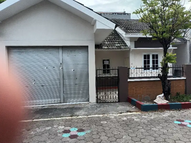 Di kontrakkan rumah pojok di Kedungturi Permai 2 Taman Sidoarjo