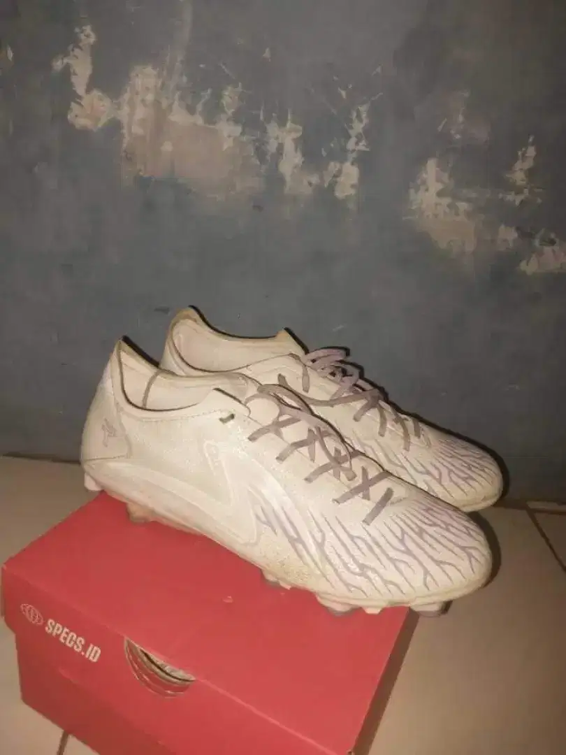 Sepatu bola SPECS CARNAGE FG WHITE PURPLE