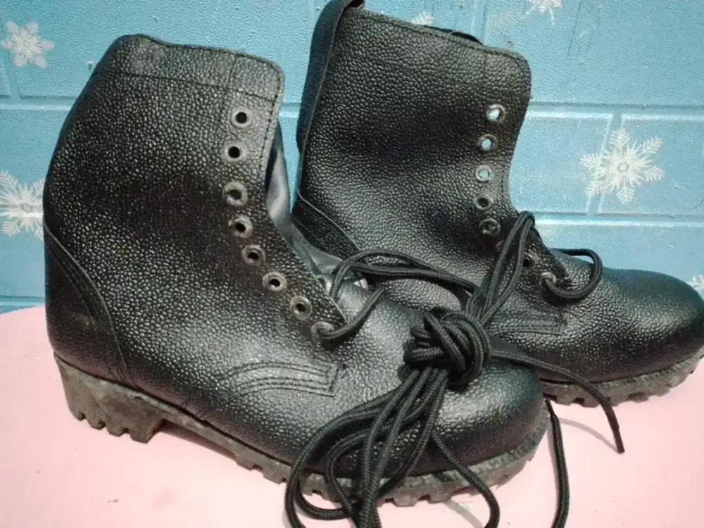sepatu boots dewasa