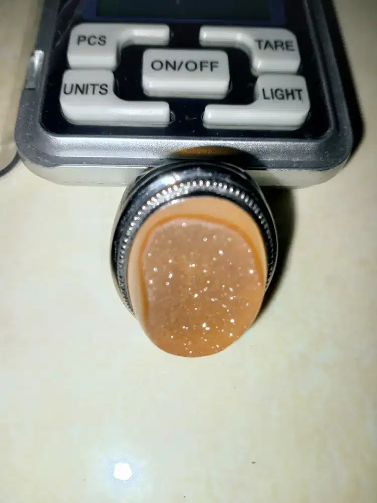 Batu anggur pasir emas