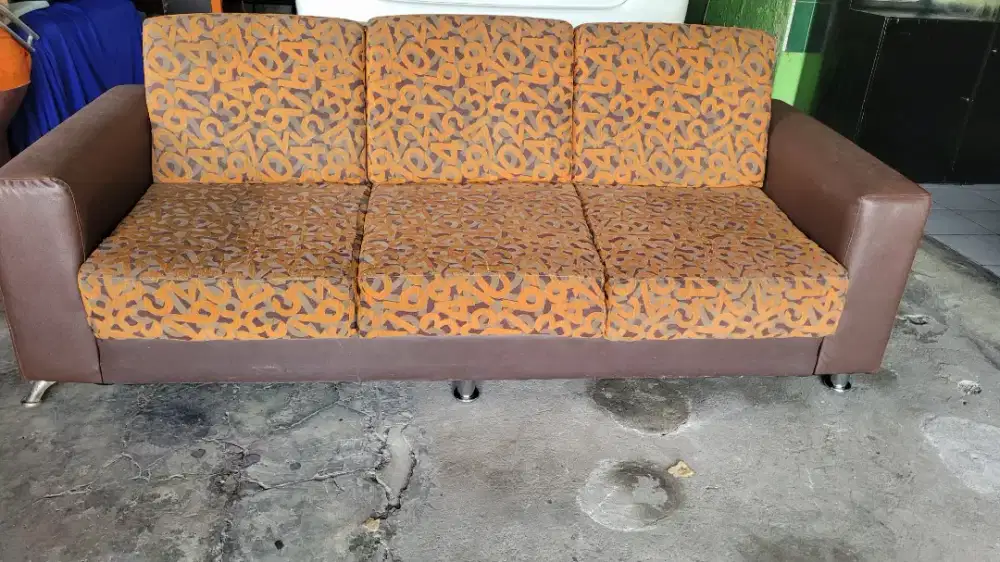 SOFA UNIK MOTIF ANGKA