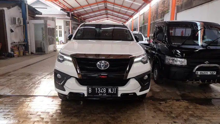 Toyota Fortuner VRZ TRD AT 2020 Putih Kick Sensor Istimewah