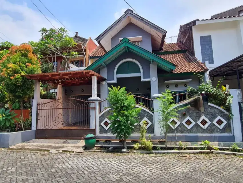 Rumah 2 Lantai Kawasan Elite Perumahan Riverside Blimbing Malang