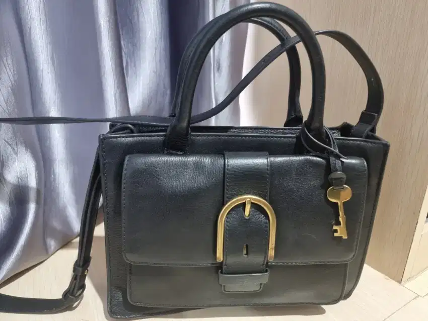 Tas Fossil hitam