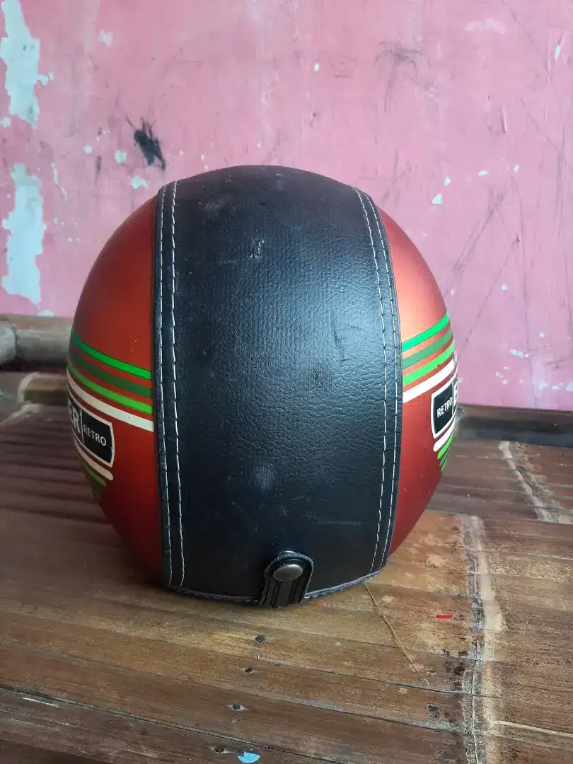 Helm bogo warna merah