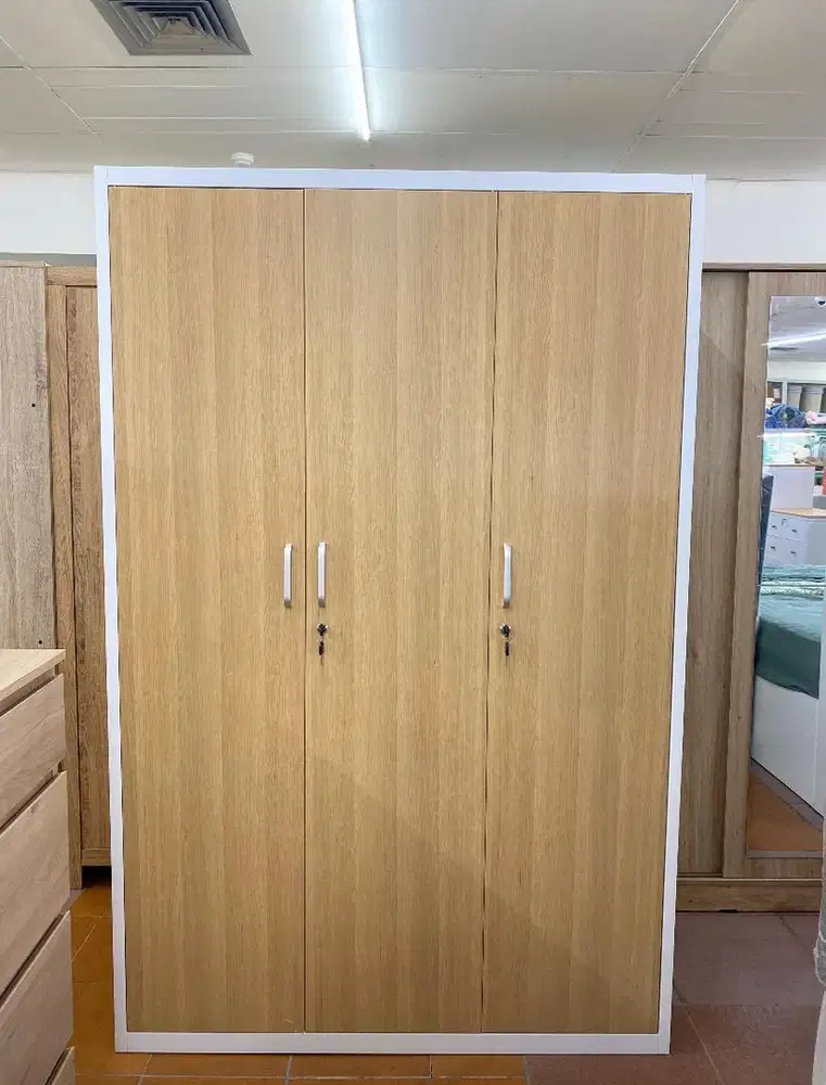 LEMARI BESI 3 PINTU MURAH BERKUALITAS