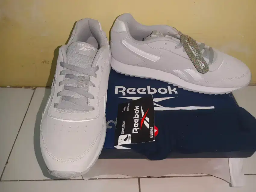 Sepatu rebook size 45 free kaos kaki rebook antibacterial