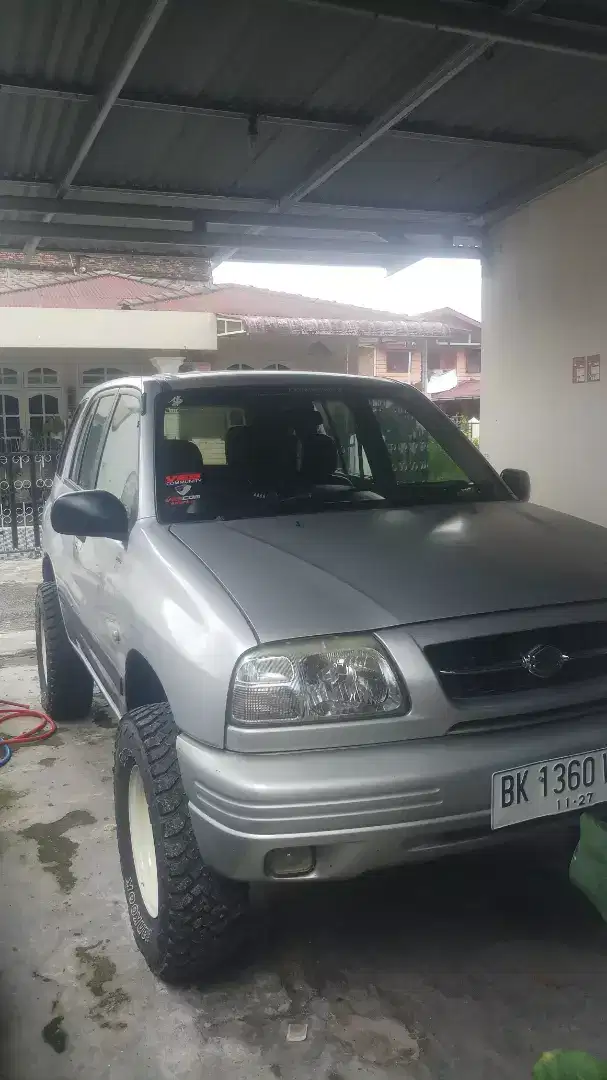 Suzuki Escudo 1.6 M/T tahun 2005