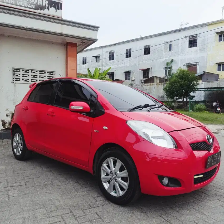 Yaris 2010 E AT