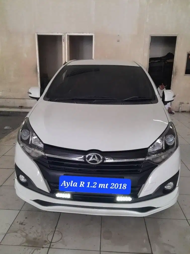 AYLA 1.2 R mt 2018 Putih Metalik