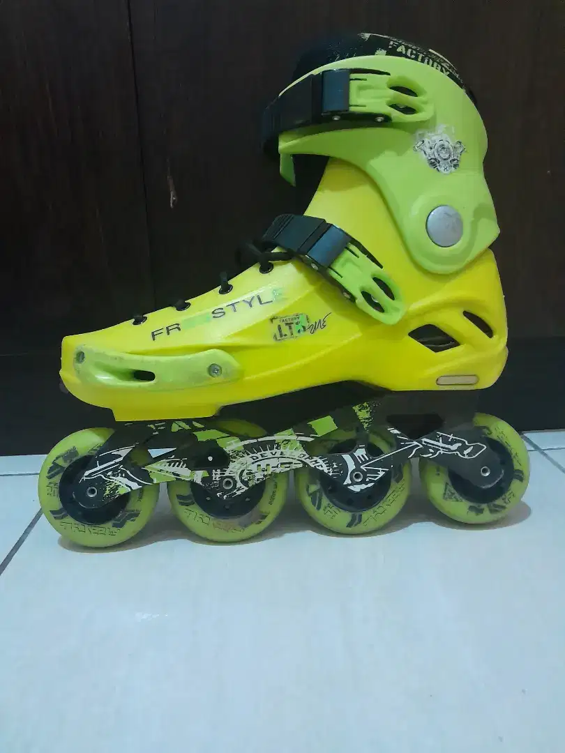 In Line Skate (Sepatu Roda)