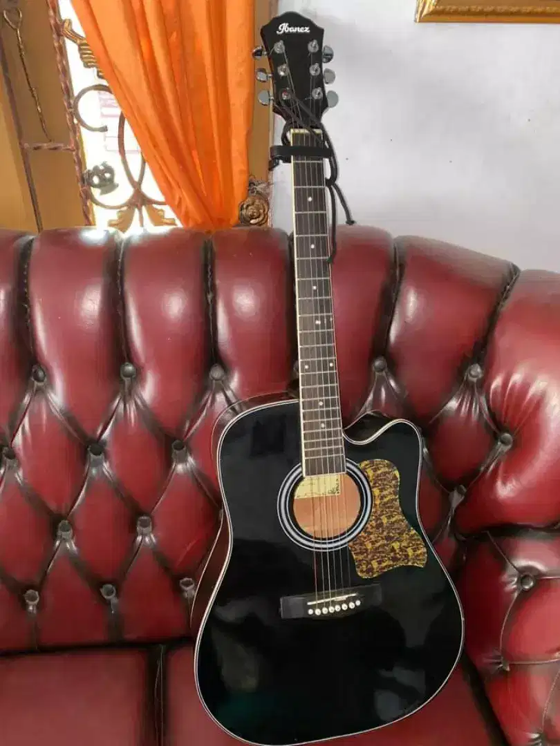 Gitar akustik mulus