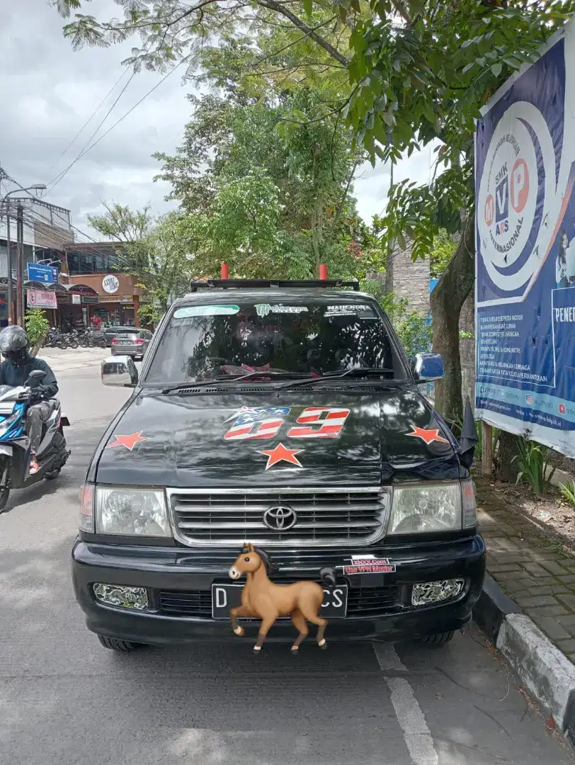 DiJual Mobil Kijang kapsul Pickup 1800cc thn 2005 pajak Bandung kota.