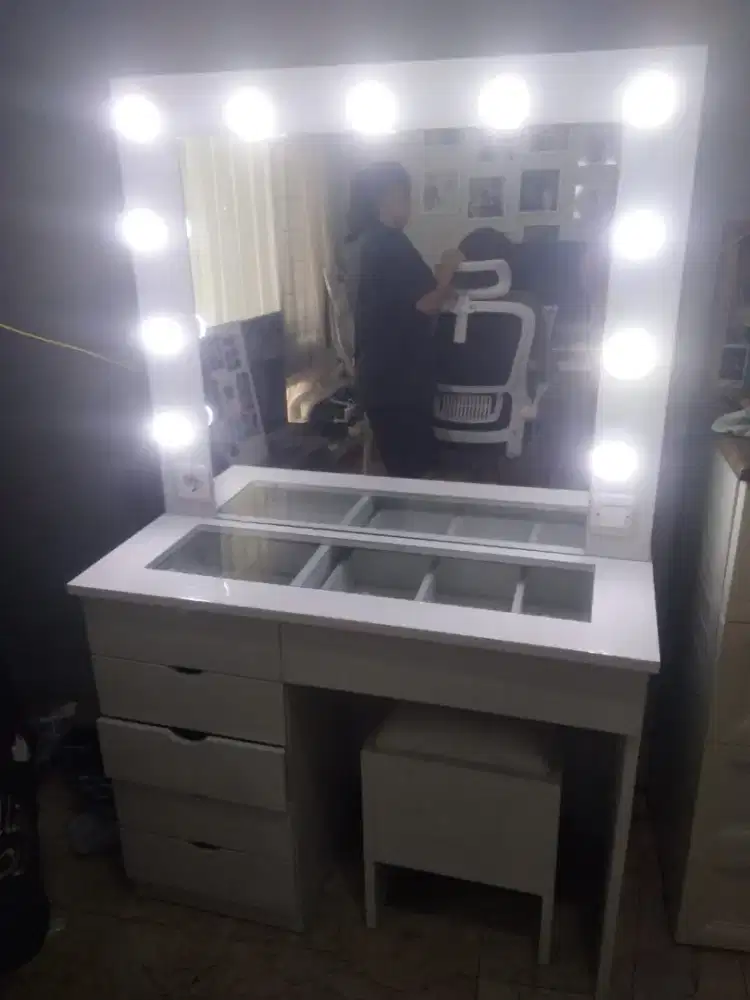 Meja Rias Vanity Full Layar Stock Ready. Pesan Bisa COD