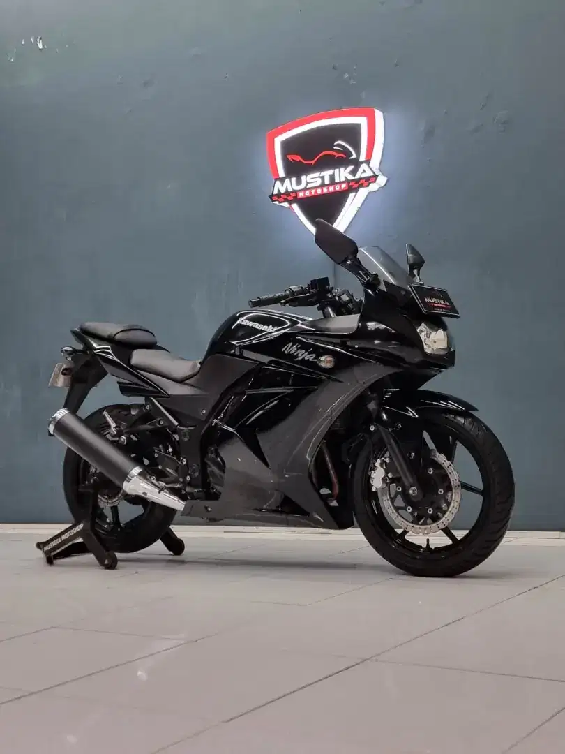 Termurah!! Kawasaki ninja 250 karbu 2011 mulus nopol L sby