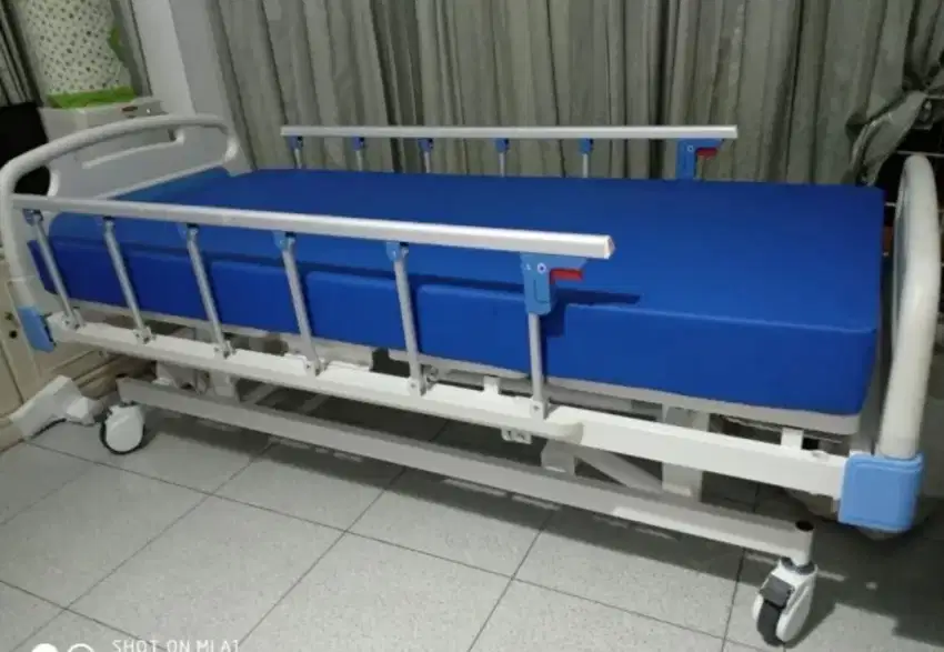 Hospital Bed Pasien 3 Crank Manual Sella