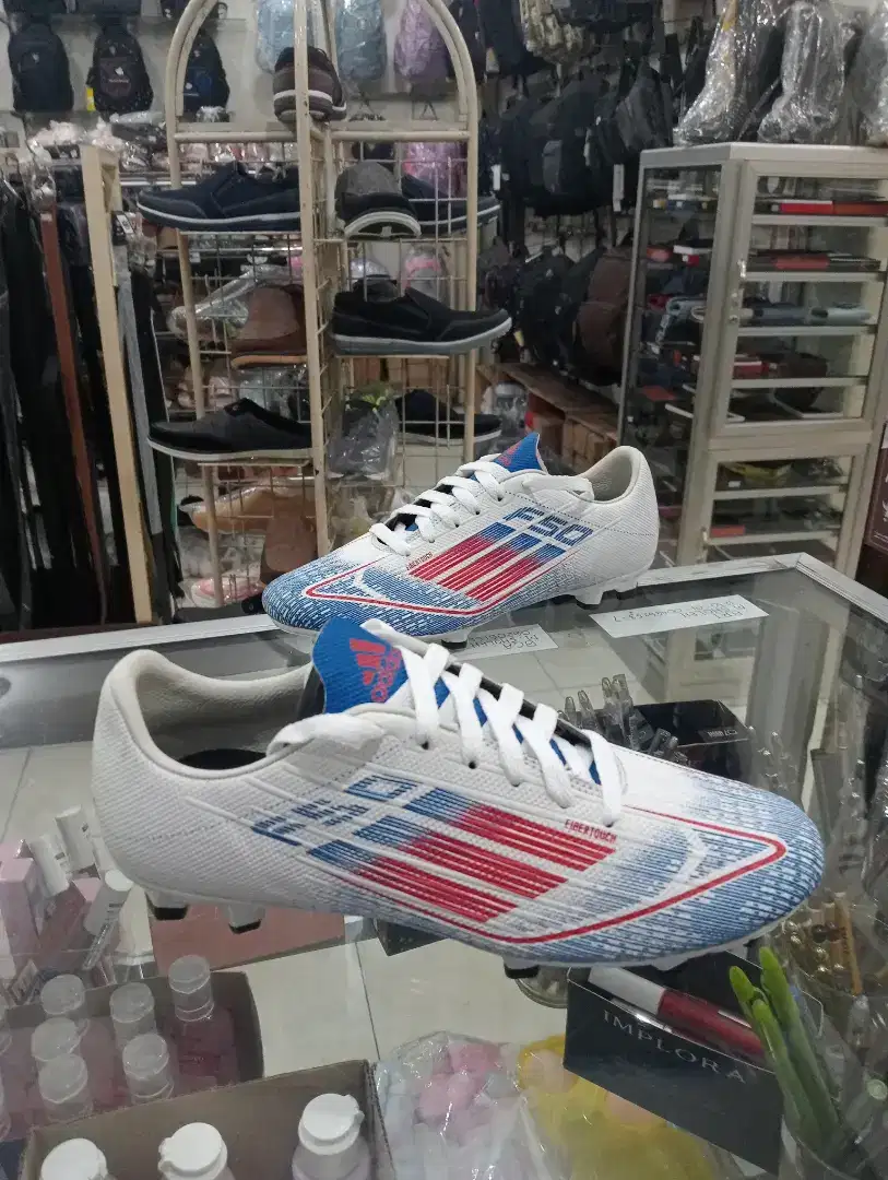 Sepatu bola insole jahitan