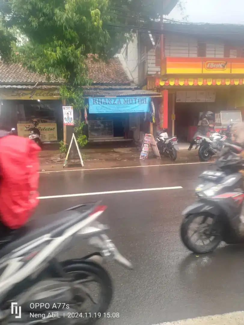 Over kontrak ruko pinggir jalan