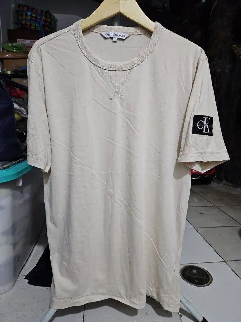 Calvin klein CK patch lengan kaos baju size L