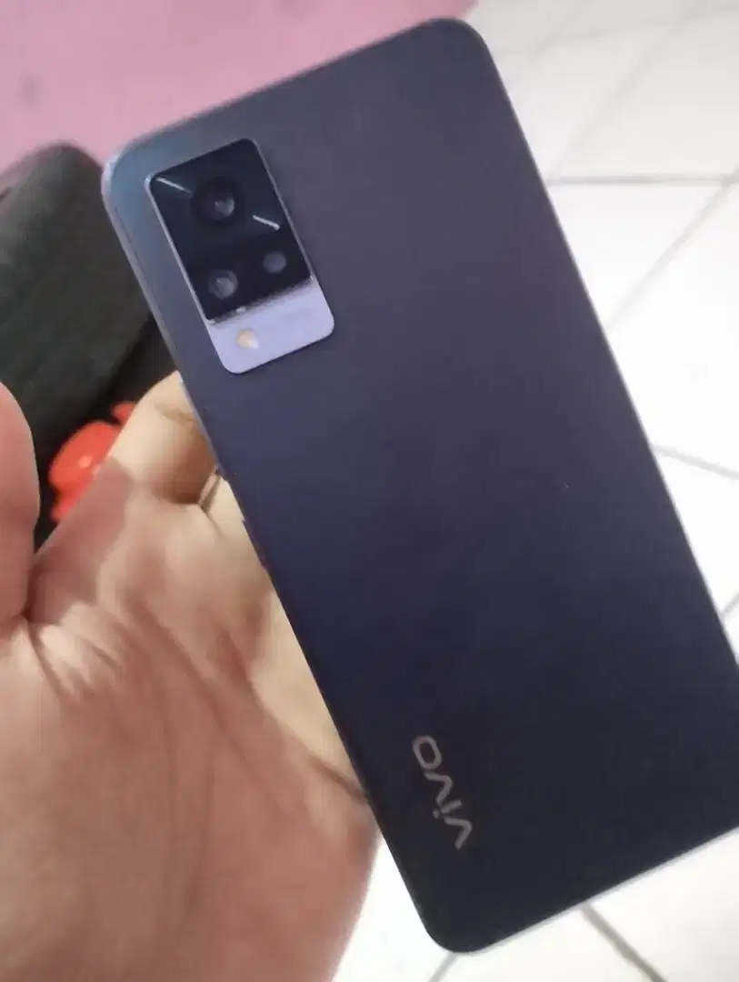 Vivo v21 5g ram8+4/128 minus udah pernah ganti lcd tapi yang ori