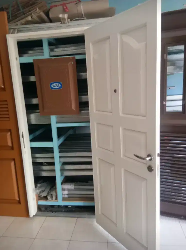 Pintu Besi  WINA (Single)