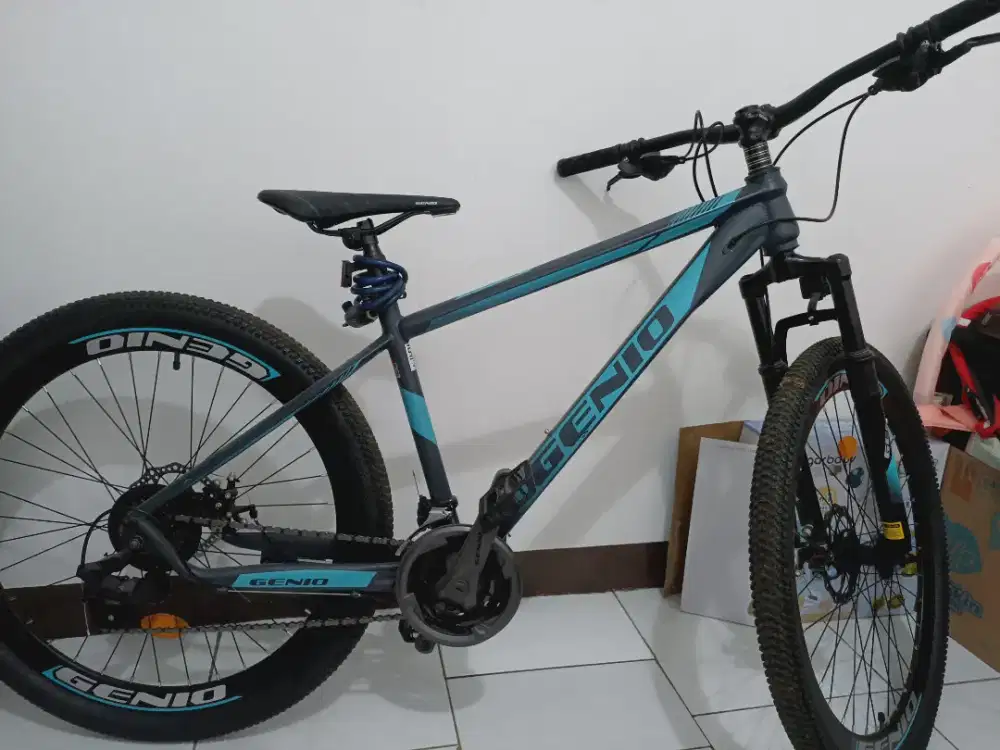 Sepeda gunung GENIO like new