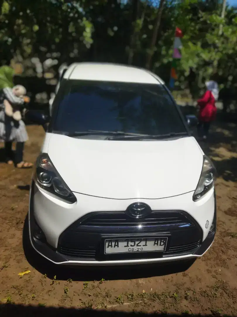 TOYOTA SIENTA  V 2016 MANUAL PUTIH