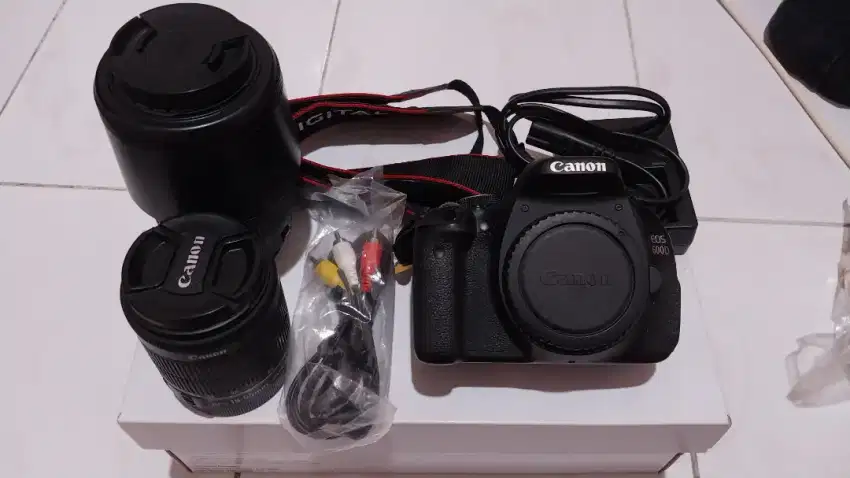 DIJUAL CANON EOS 600D + LENSA TELE SIGMA 70-300mm