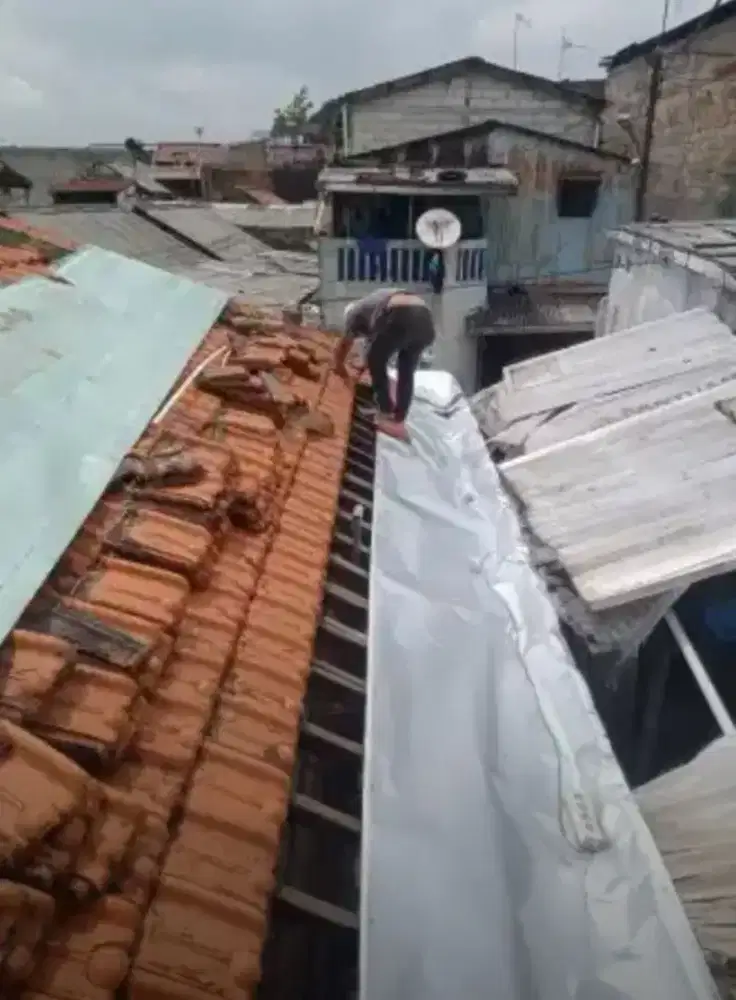 Perbaikan atap bocor, renovasi, pengecatan, bajaringan dll