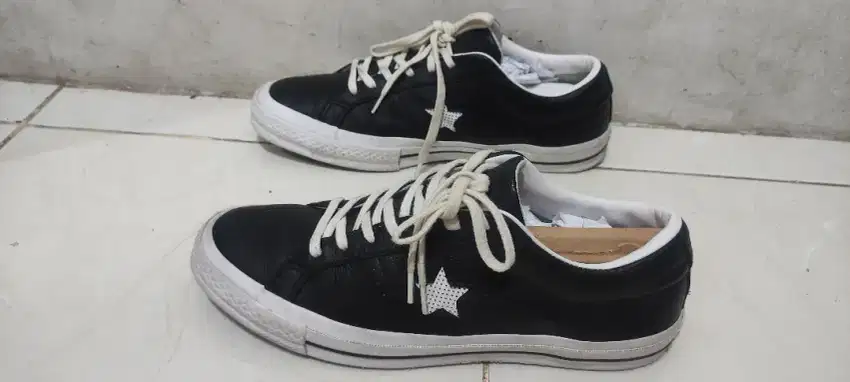 Sepatu converse low kulit