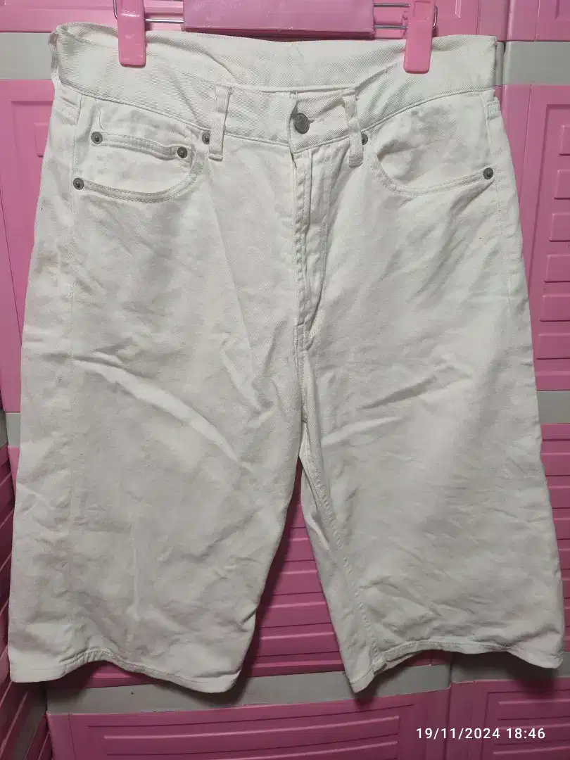 Fs900
Jeans white.
Size 30
LP 40.
Paha 31
Panjang 63